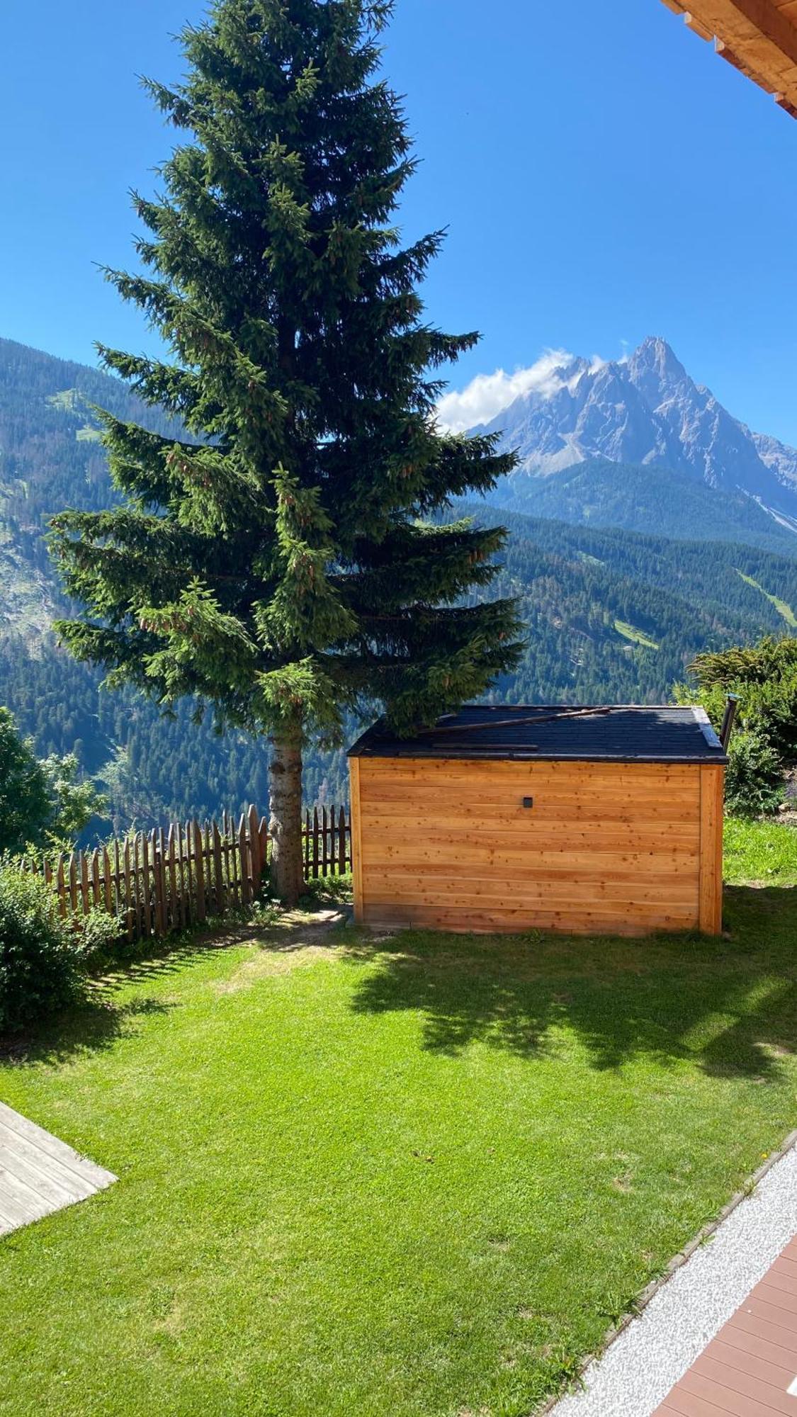 Hotel Almhof Innichen Exteriör bild
