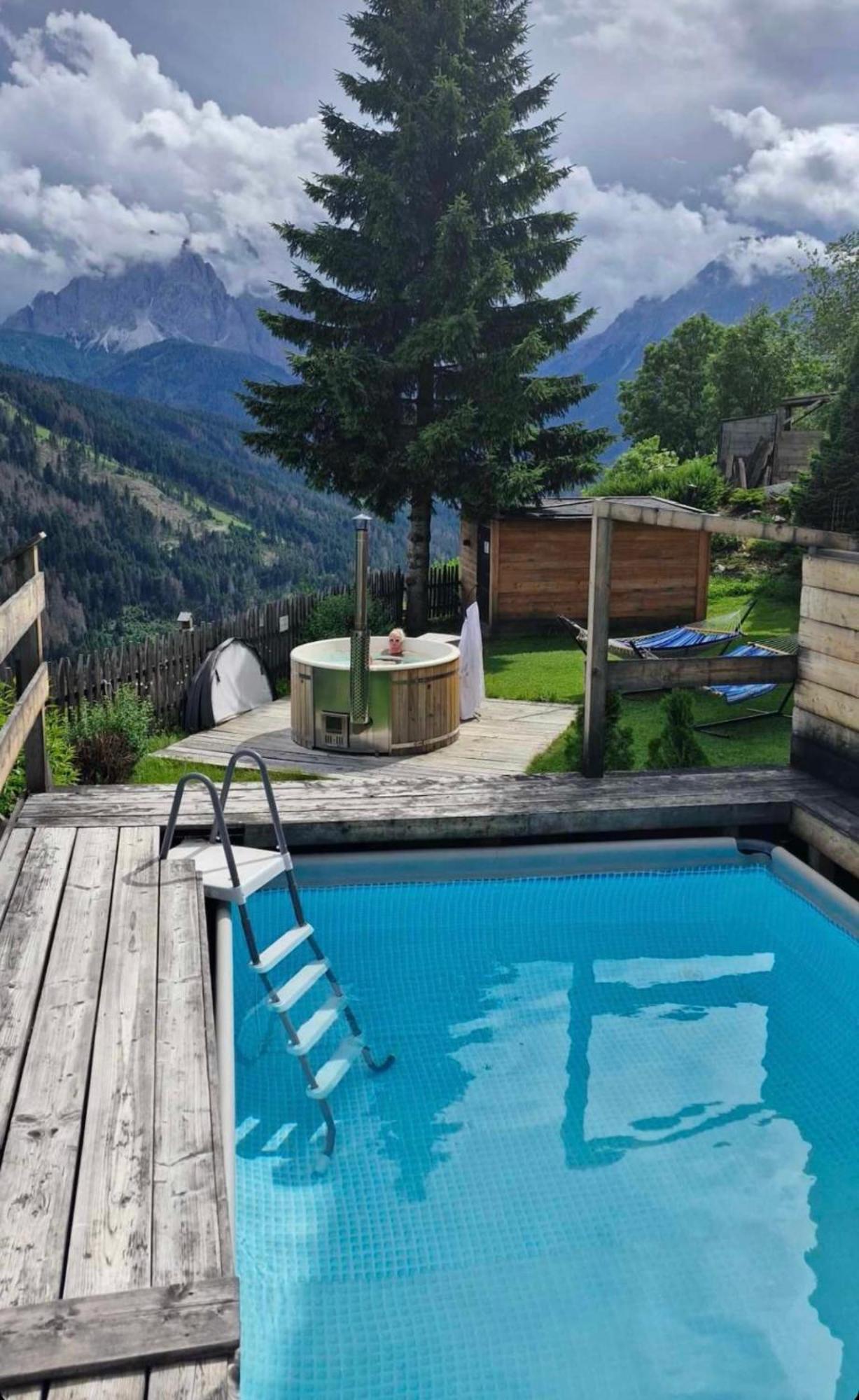 Hotel Almhof Innichen Exteriör bild