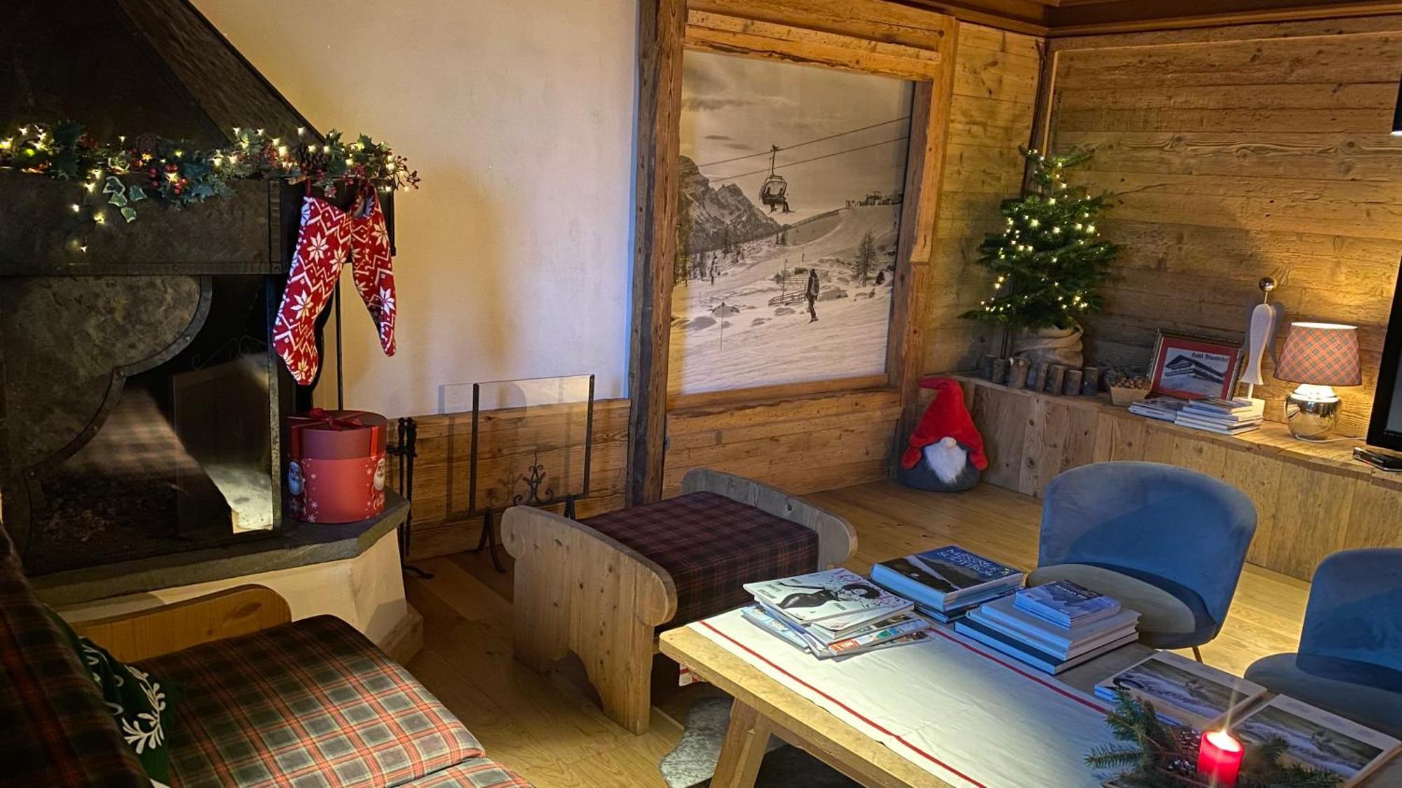 Hotel Almhof Innichen Exteriör bild